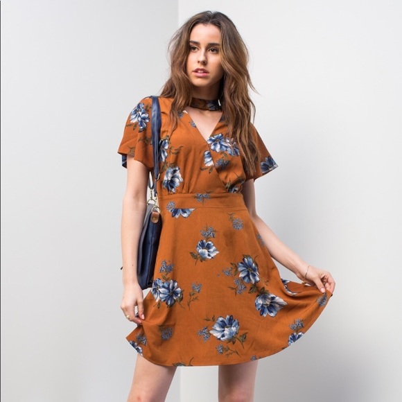 Front cut out floral fall dress - Picture 2 of 6